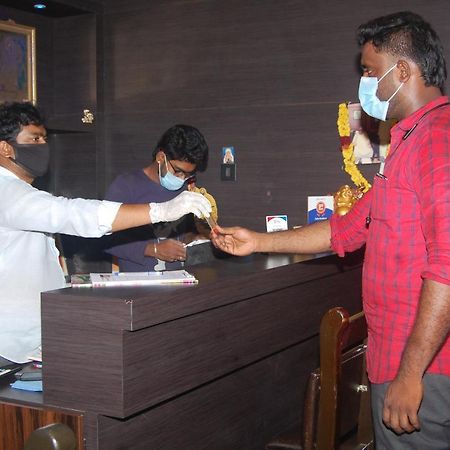 Subra Residency Aparthotel Kumbakonam Bagian luar foto