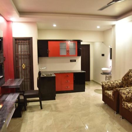 Subra Residency Aparthotel Kumbakonam Bagian luar foto
